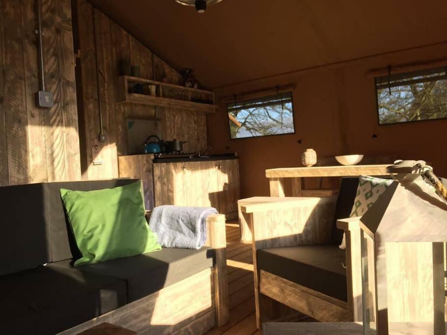 צ'לטנהם Lapwing Safari Tent מראה חיצוני תמונה